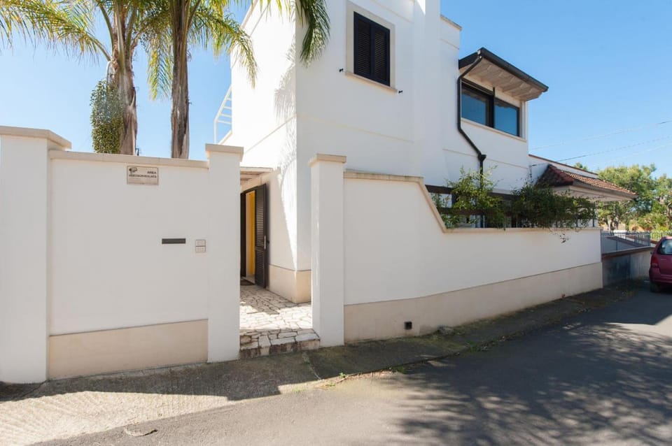 Property building, Facade/entrance, Day, Street view