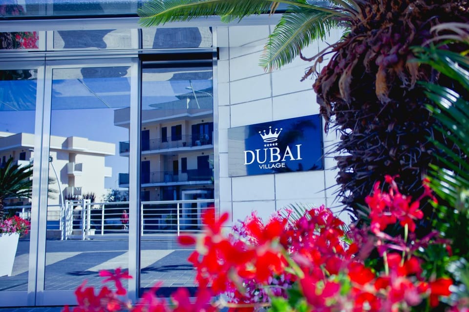 Facade/entrance, Property logo or sign, Decorative detail, Logo/Certificate/Sign