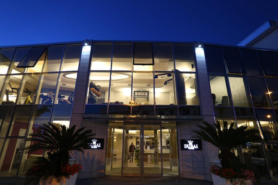 Facade/entrance