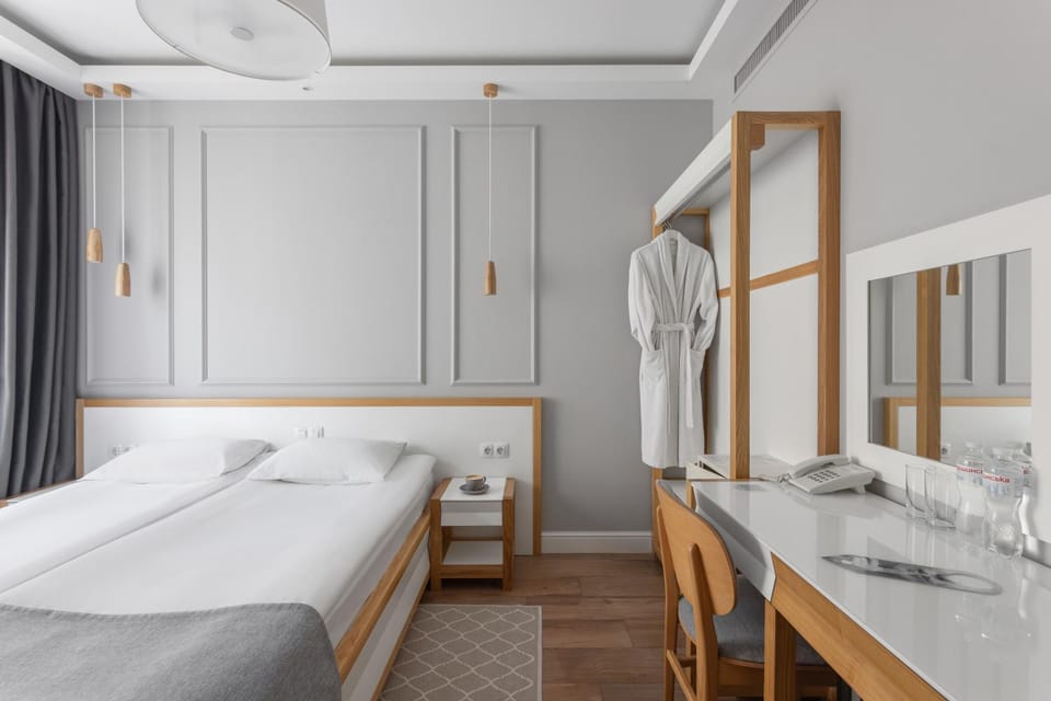 Bed, Photo of the whole room, wardrobe