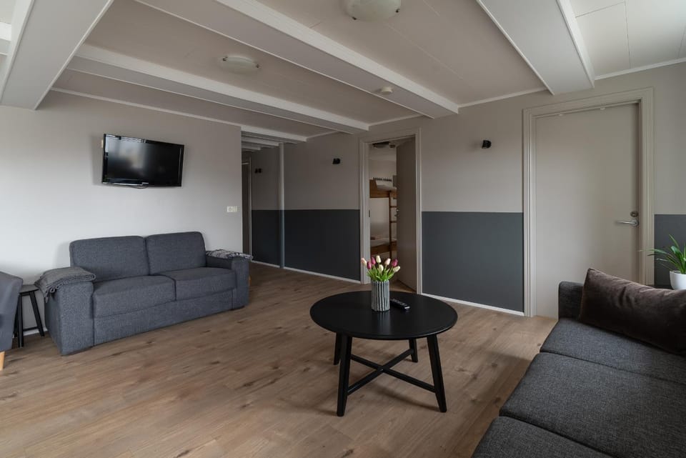 Communal lounge/ TV room, Communal kitchen