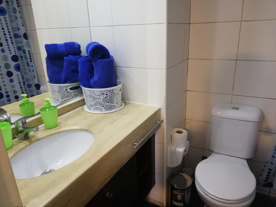 Toilet, Bathroom, bidet, towels