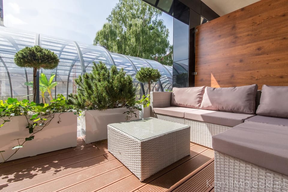 Spring, Day, Garden, View (from property/room), Balcony/Terrace, Seating area, Garden view, Pool view