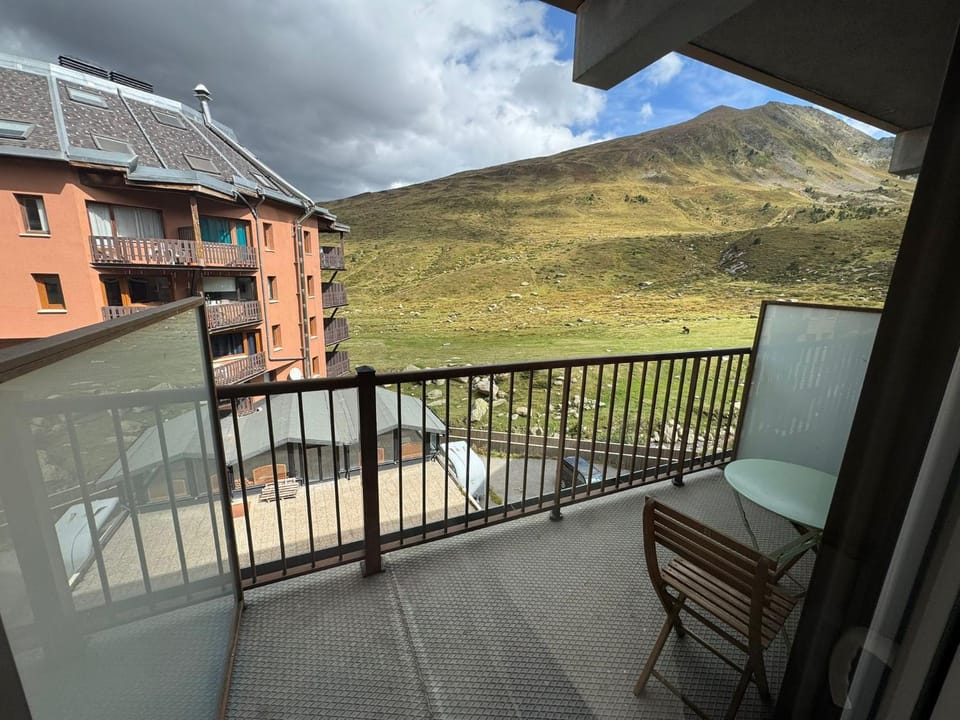 Patio, Balcony/Terrace, Mountain view
