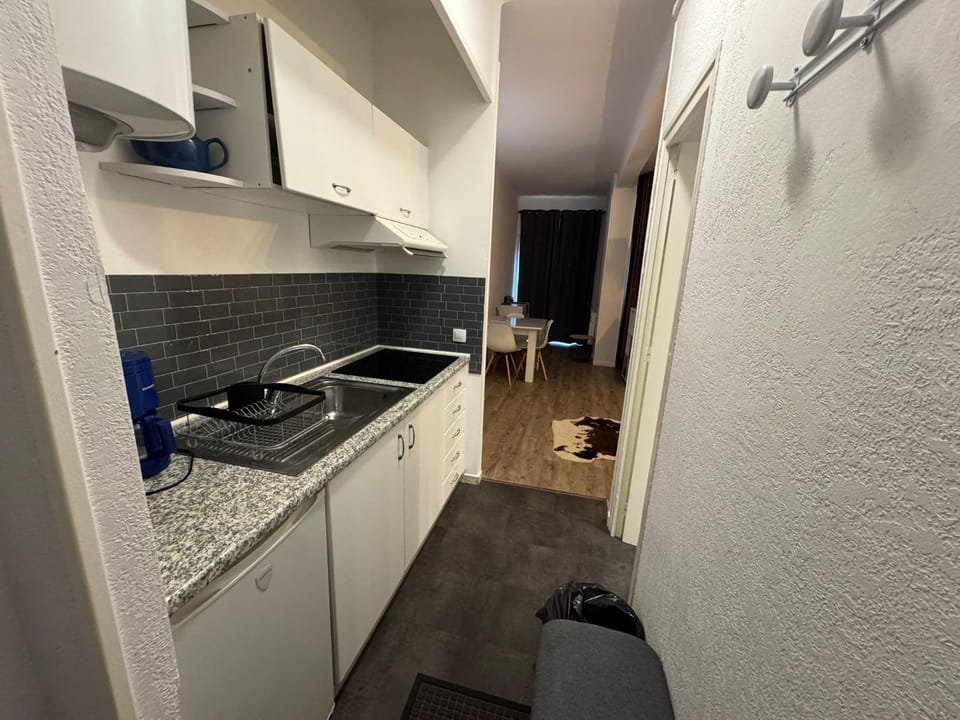 Kitchen or kitchenette, pet friendly, stove