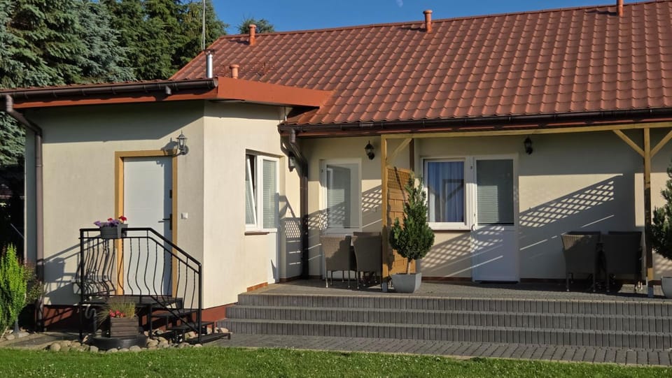 Property building, Day, Garden, Garden view