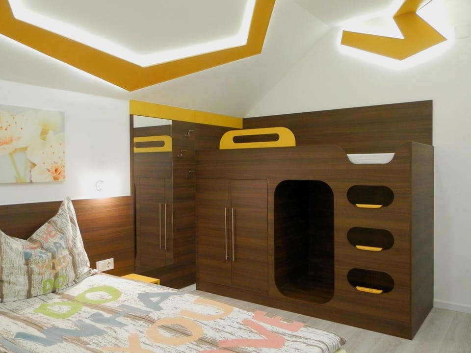 Bedroom, bunk bed