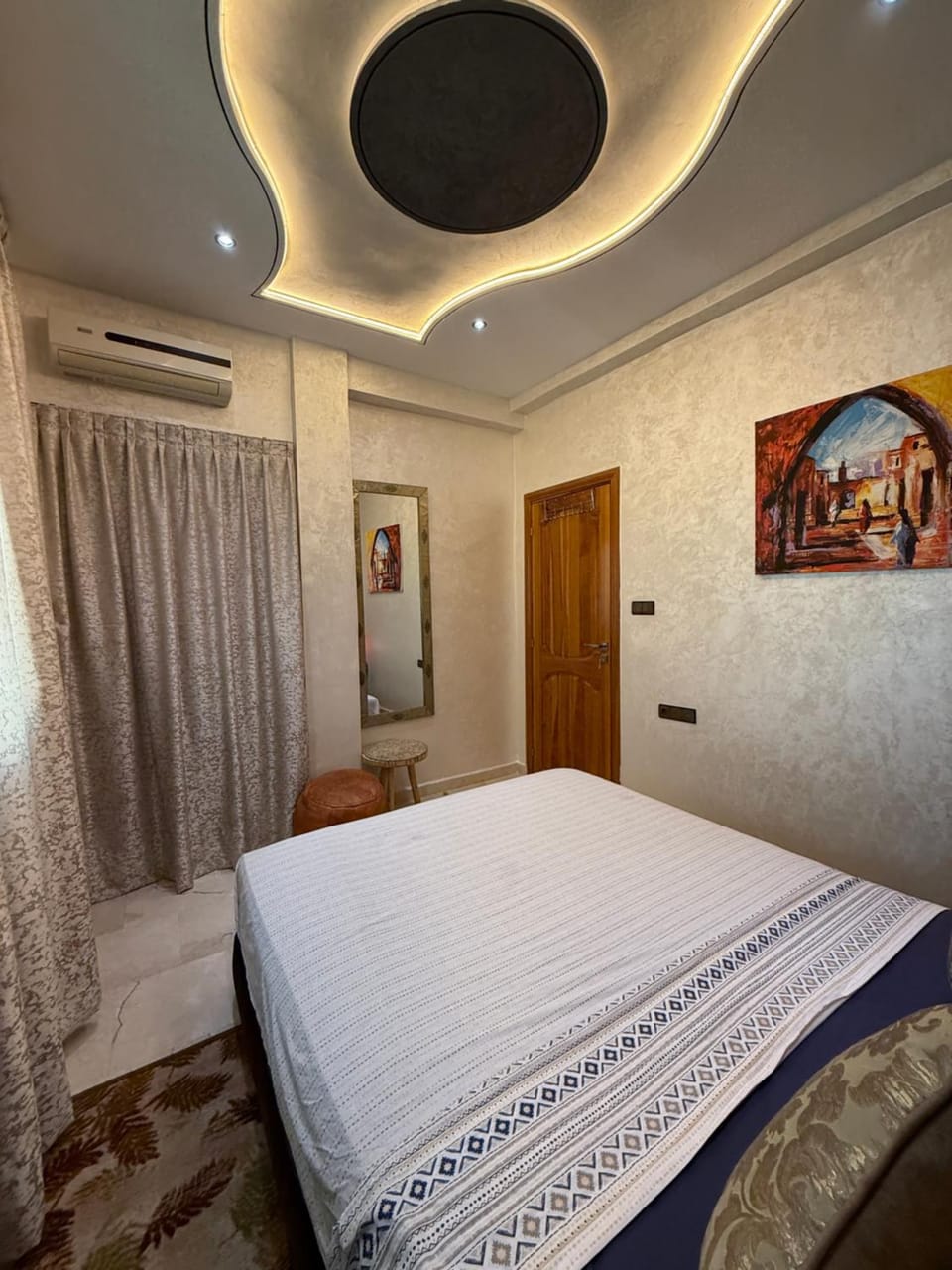 Bed, Photo of the whole room, Bedroom