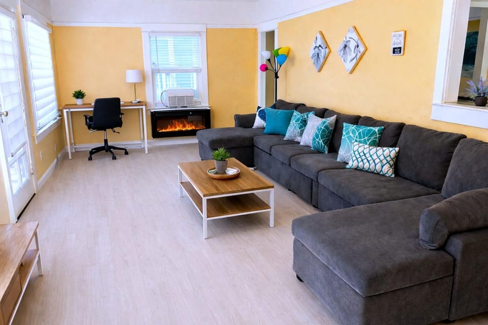 Living room, Photo of the whole room, Seating area, fireplace