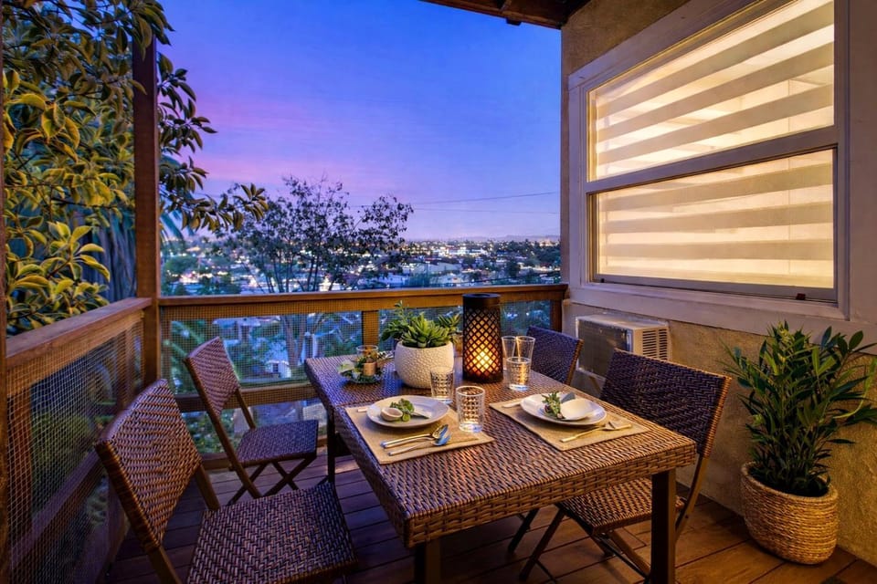 Balcony/Terrace, Dining area, City view, Sunset