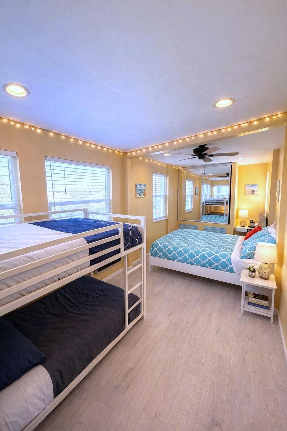 Bed, Photo of the whole room, Bedroom, bunk bed, Family, wardrobe