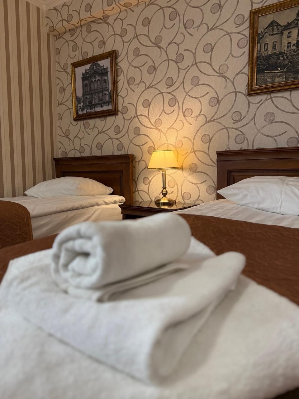Bed, Photo of the whole room, Bedroom, towels