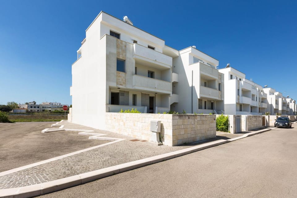 Property building, Neighbourhood, Location, Parking
