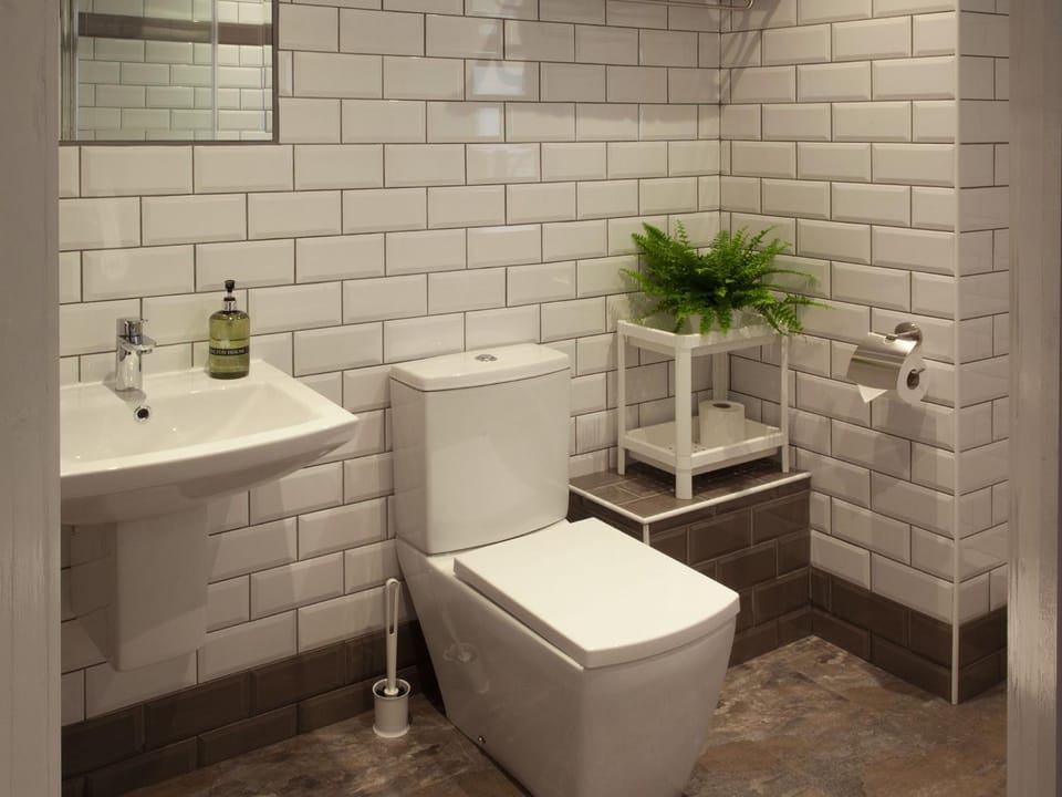 Bathroom, Photo of the whole room, Decorative detail