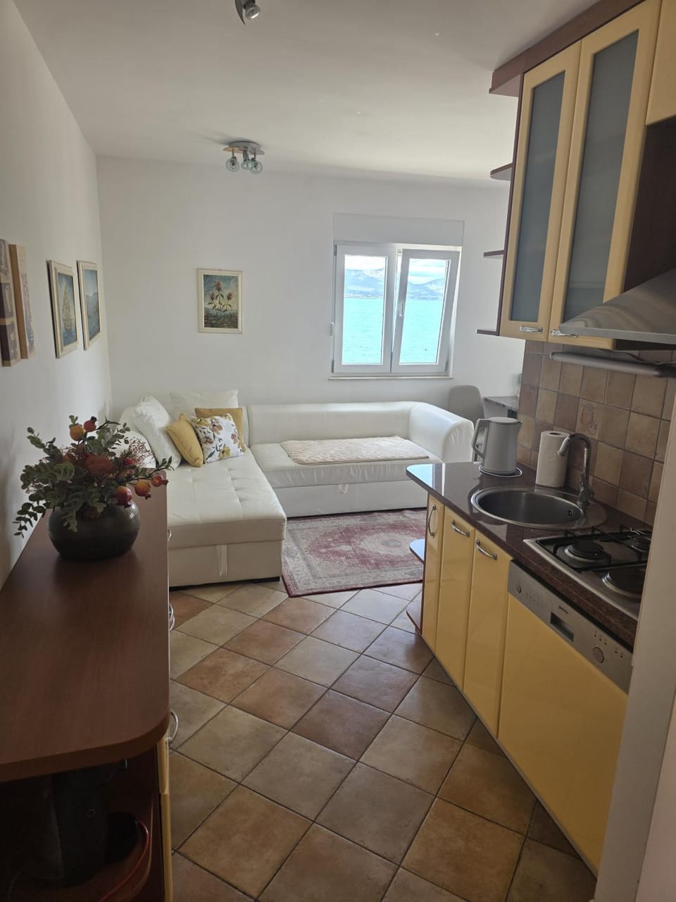 Bed, Coffee/tea facilities, Kitchen or kitchenette, Living room, Seating area