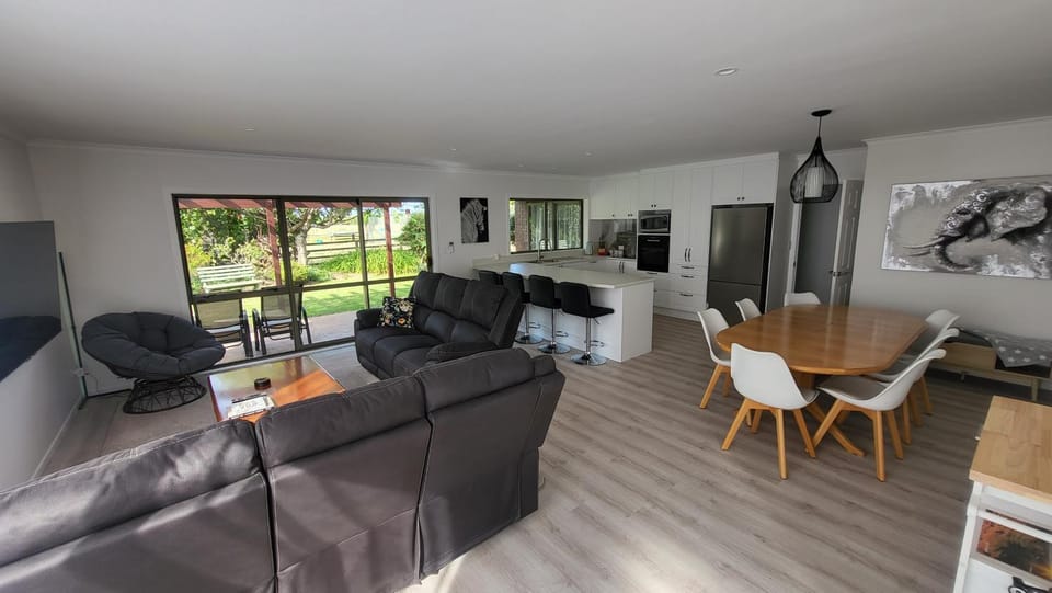 TV and multimedia, Dining area, Evening entertainment