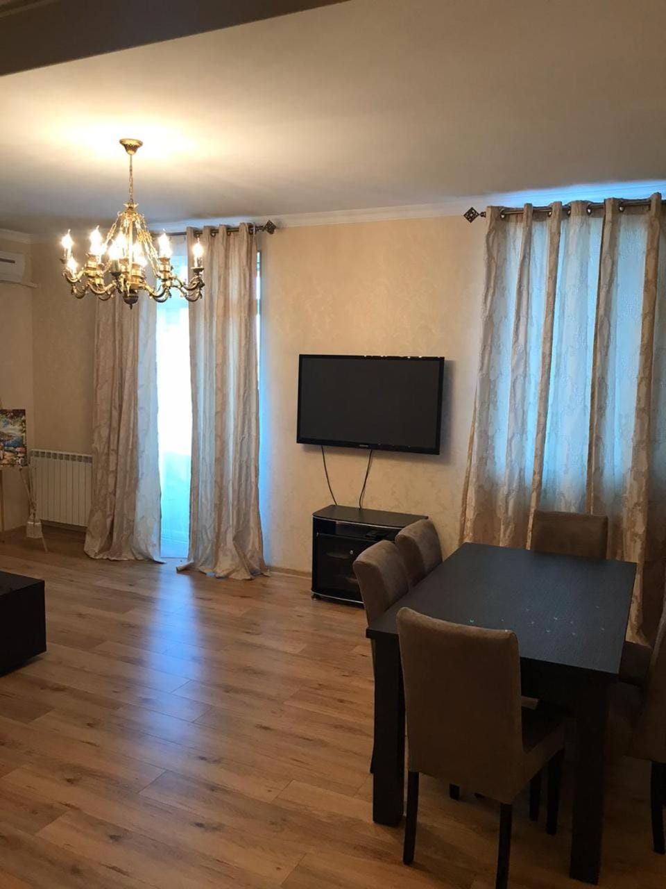 TV and multimedia, Living room, Seating area, Dining area