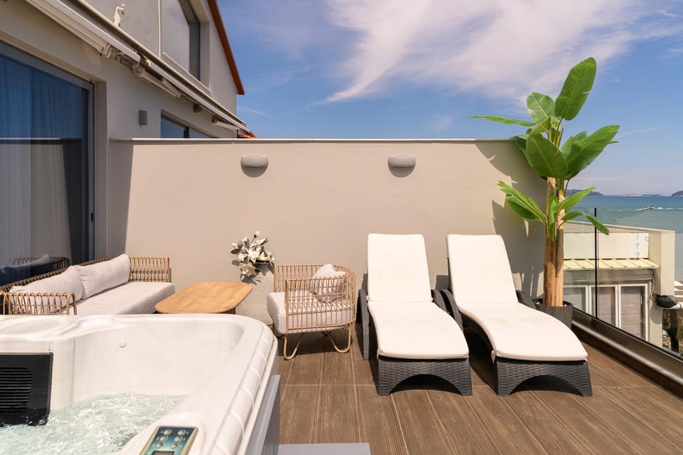 Hot Tub, Balcony/Terrace, sunbed