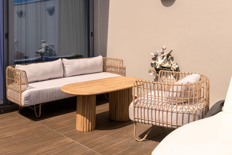 Balcony/Terrace, furniture