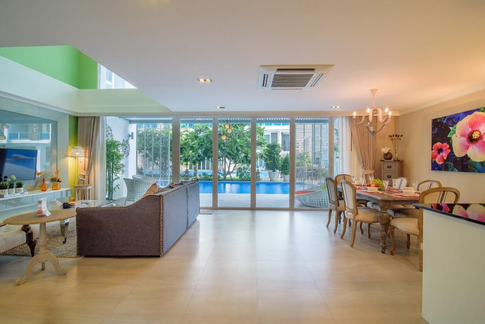 Patio, Restaurant/places to eat, Facade/entrance, Decorative detail, Pool view, Swimming pool