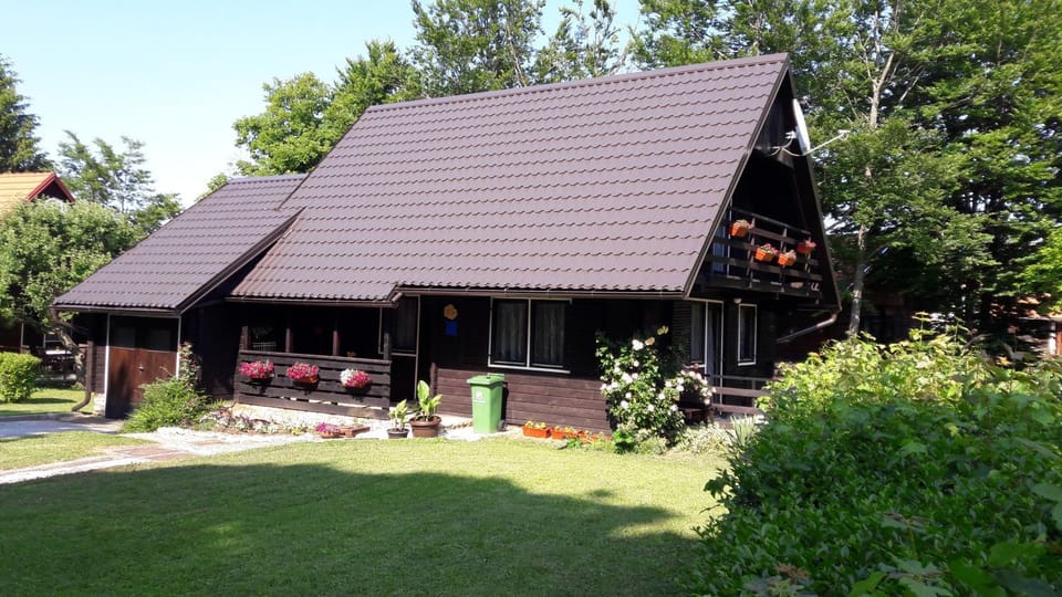 Facade/entrance, Summer, Garden