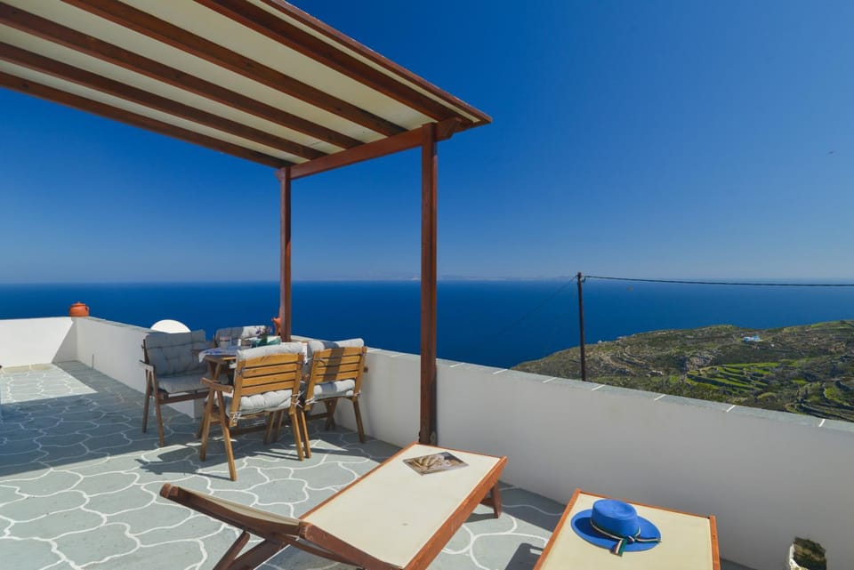 Aggelis Villa House in Milos
