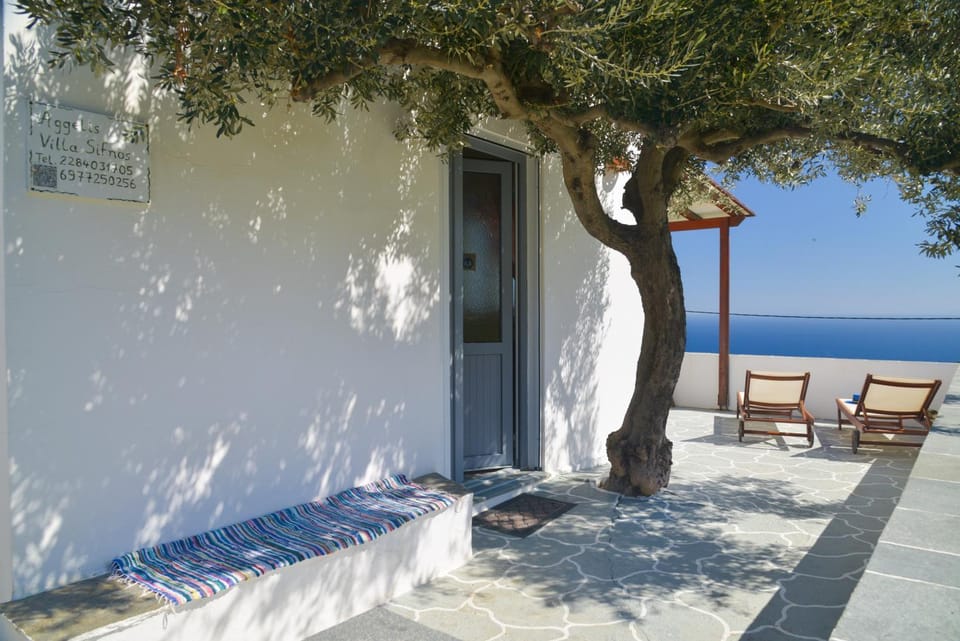 Aggelis Villa House in Milos
