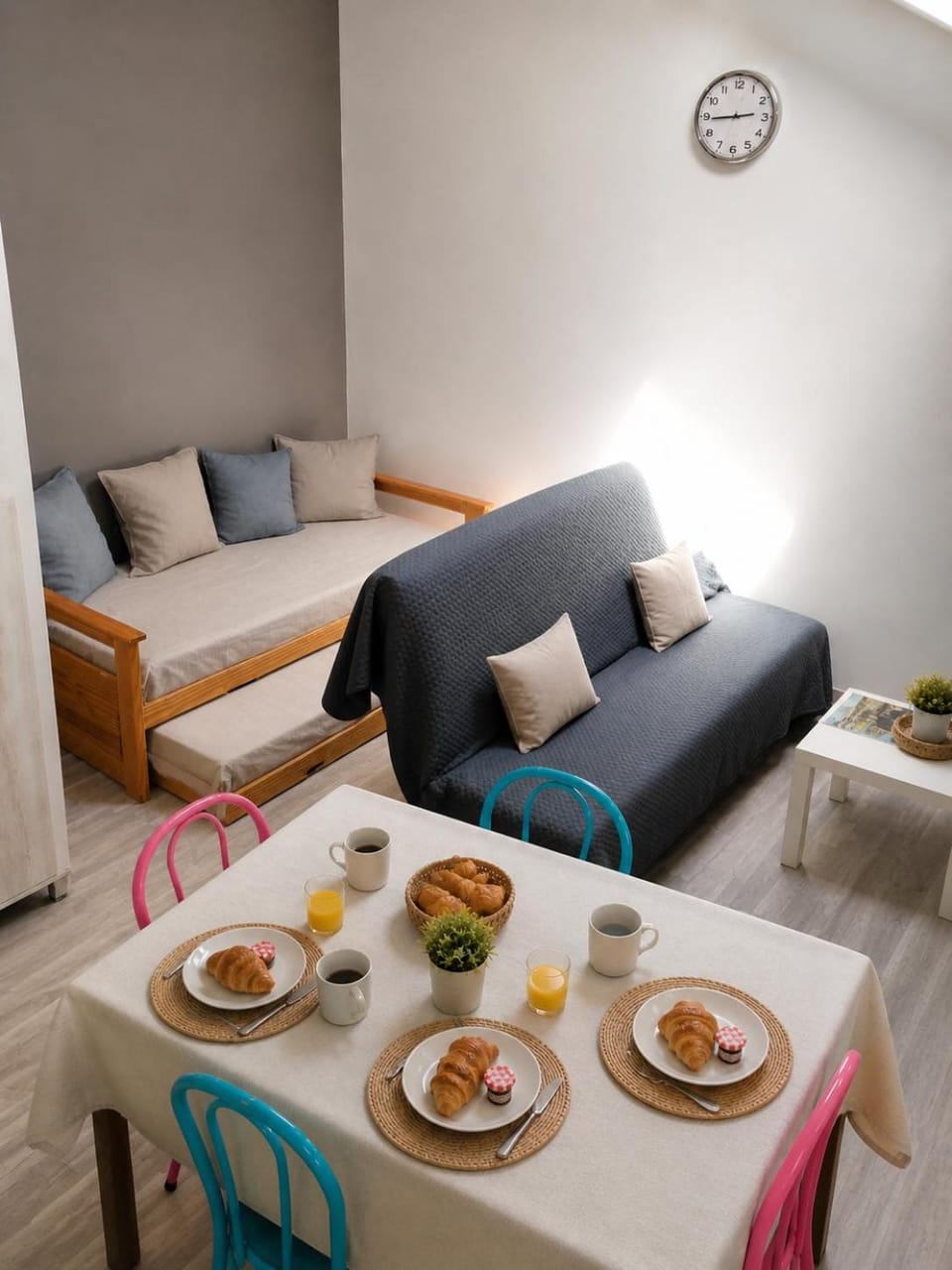 Bed, Living room