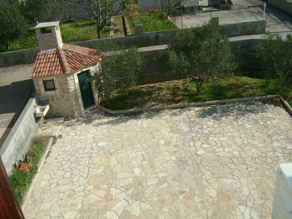 Patio, Parking