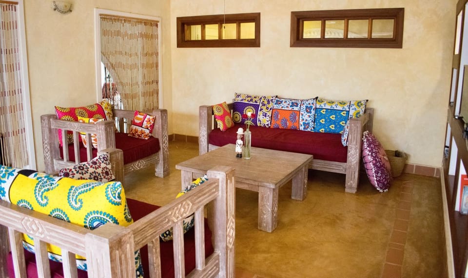 Communal lounge/ TV room, Library, Living room, Photo of the whole room, Seating area
