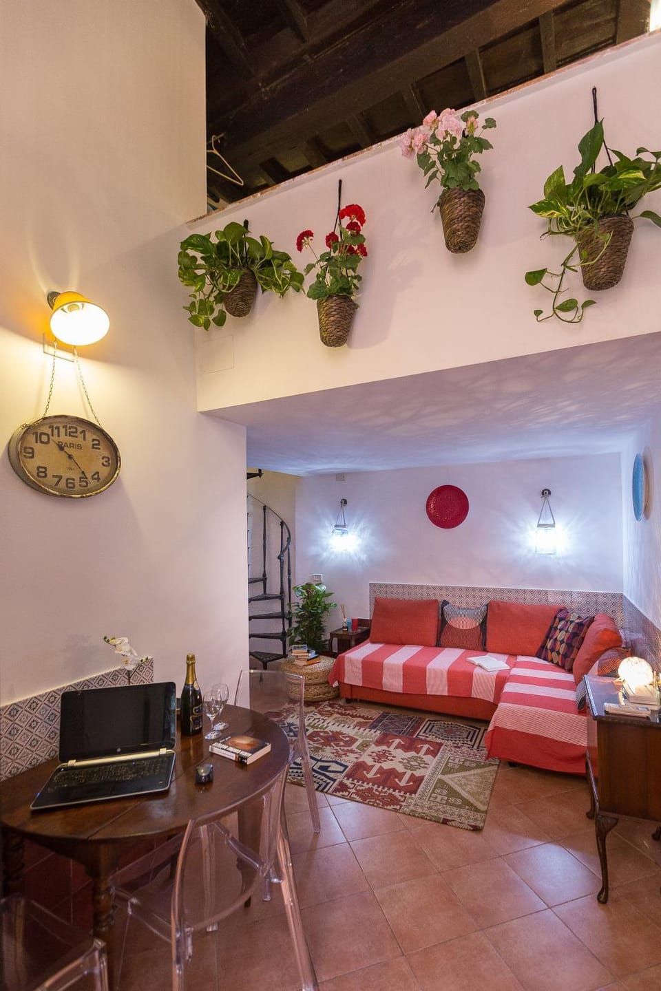 Living room, Decorative detail, Seating area, Dining area