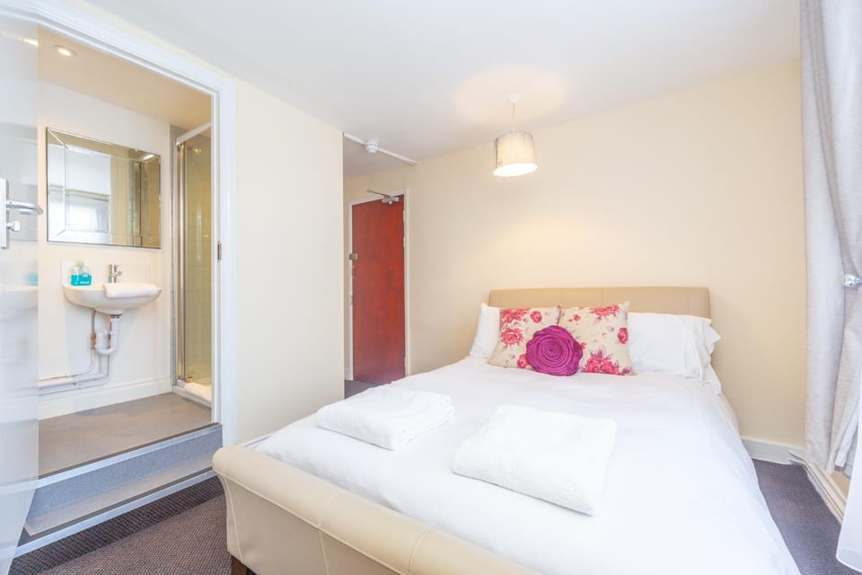 Black Lion Bed and Breakfast in Molesey