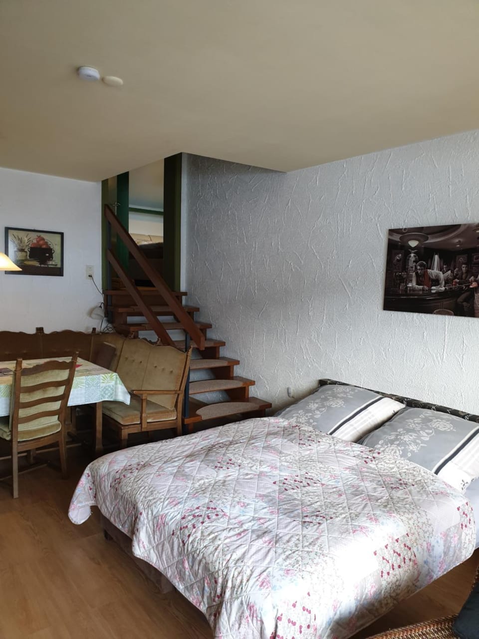 Photo of the whole room, Decorative detail