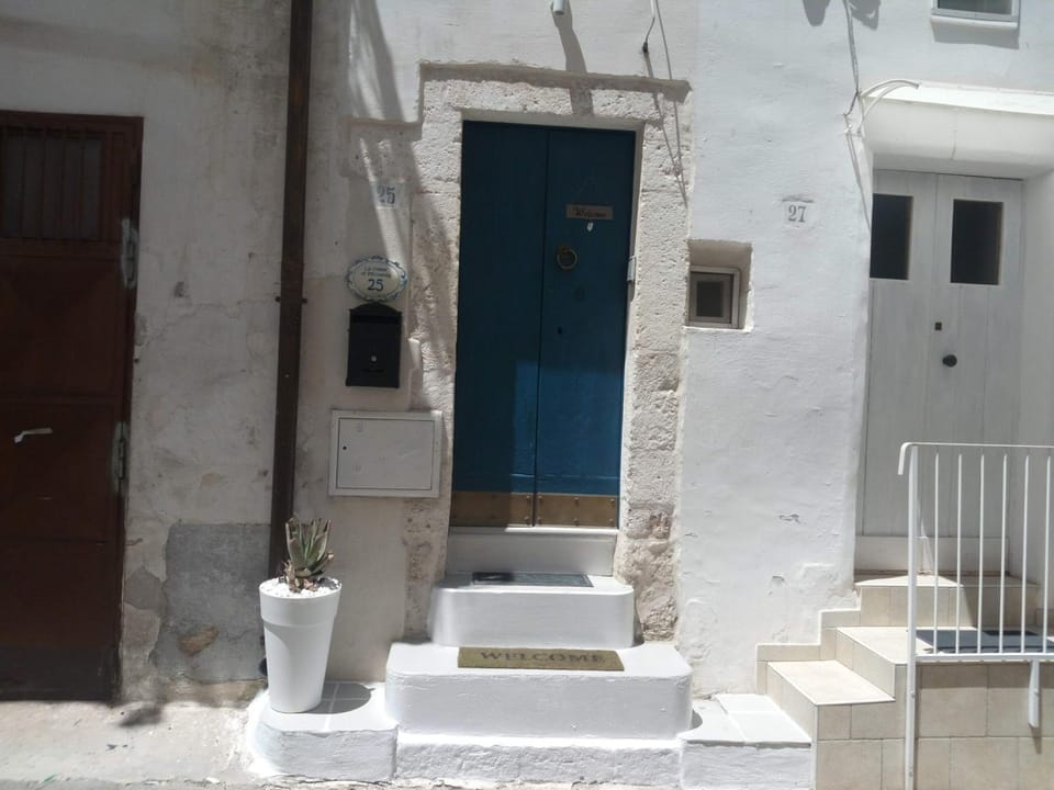 Property building, Facade/entrance