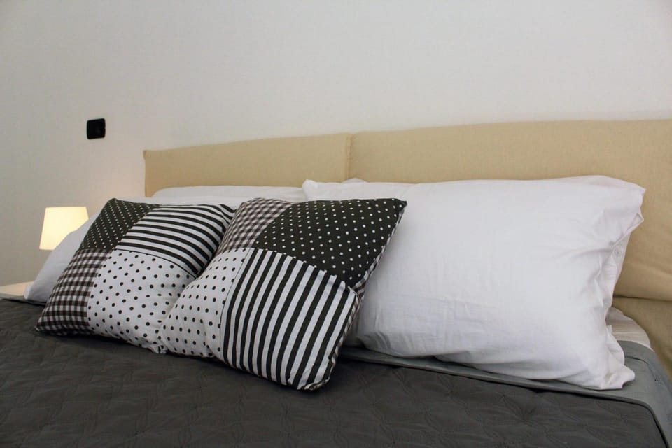 Bed, TV and multimedia, Balcony/Terrace, Bedroom