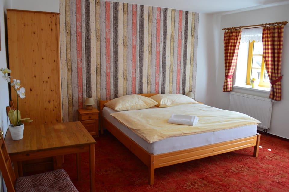 Bed, Photo of the whole room