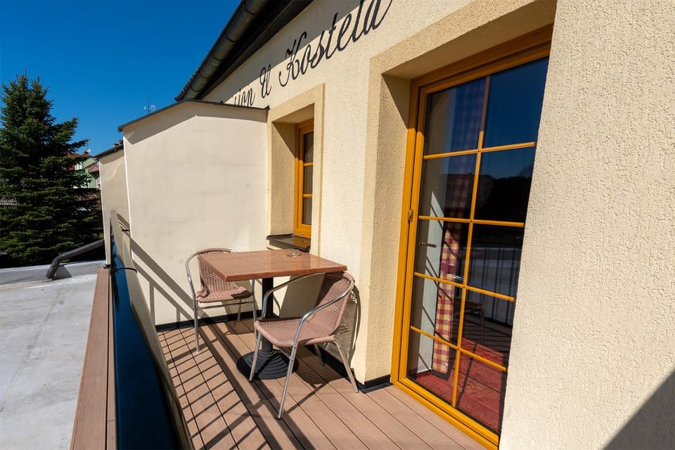 Property building, Balcony/Terrace, Balcony/Terrace, Lake view