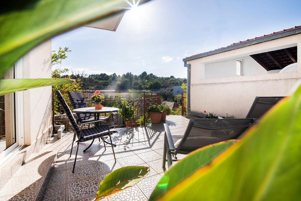 Patio, Day, Garden, Balcony/Terrace, Seating area, Garden view