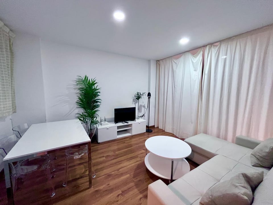 Communal lounge/ TV room, TV and multimedia, Living room, Seating area, Evening entertainment