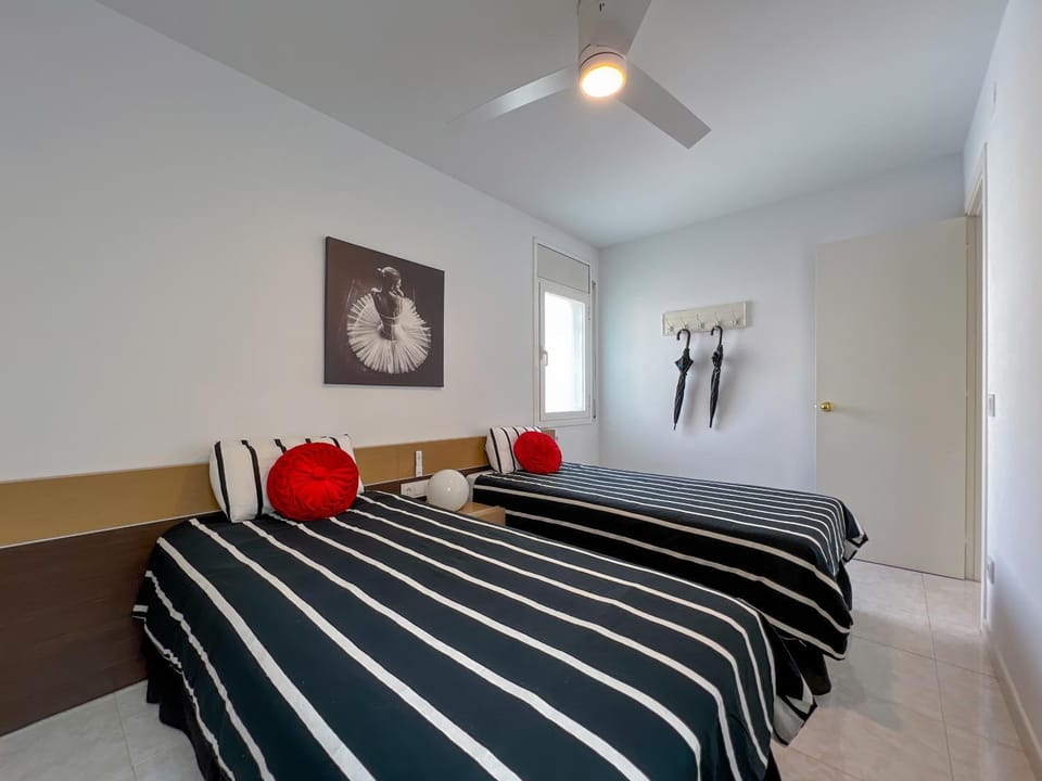 Bed, Bedroom, fireplace