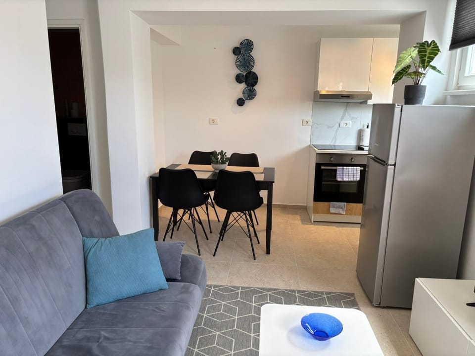 Dining area, kitchen