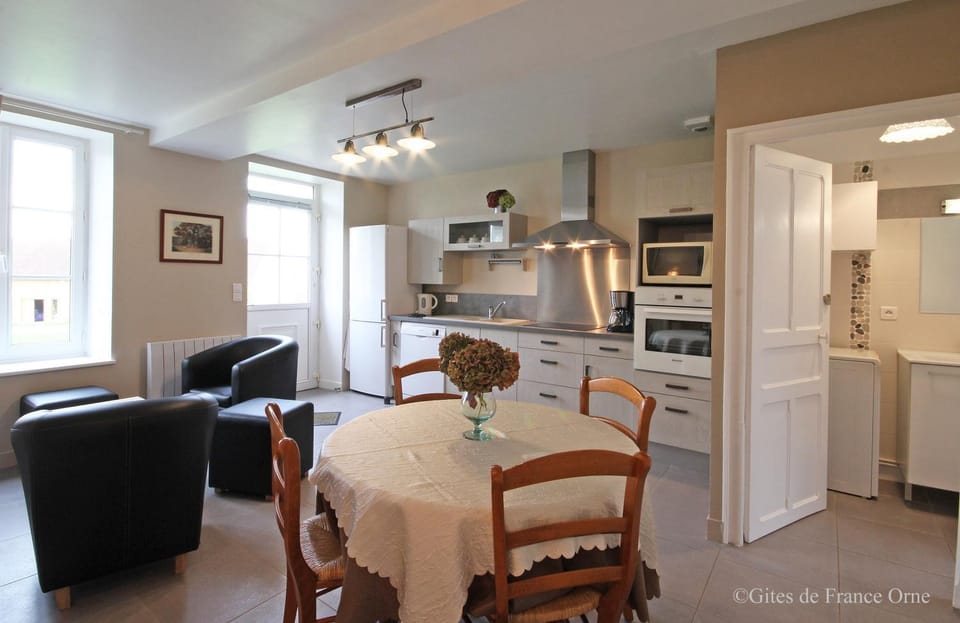 Kitchen or kitchenette, Living room, Dining area