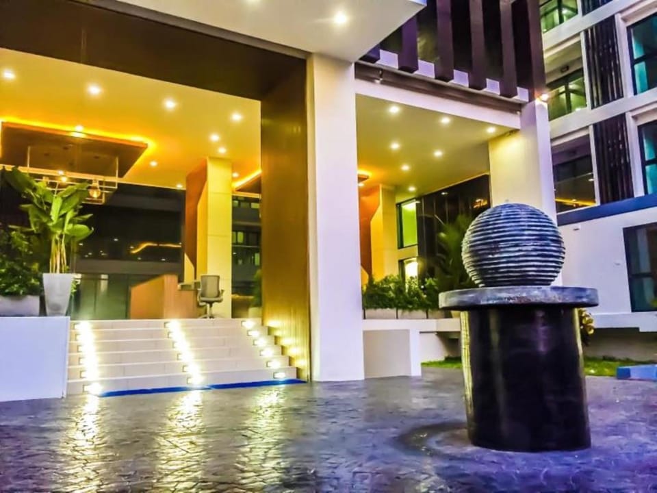 Facade/entrance