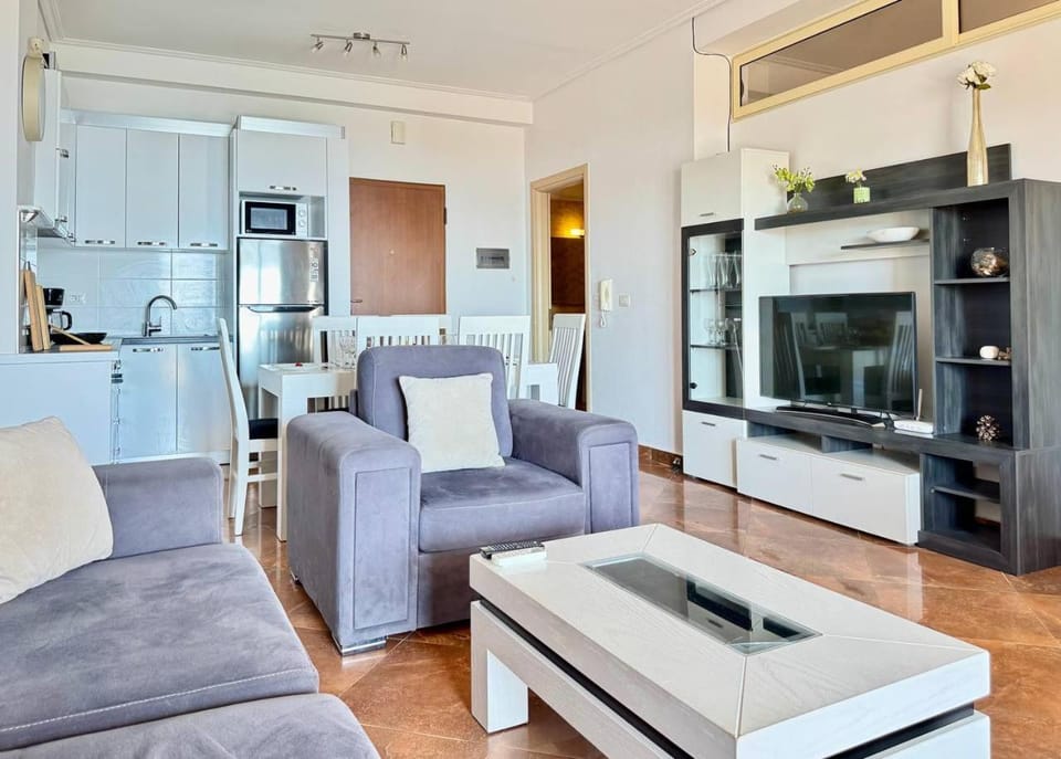 TV and multimedia, Kitchen or kitchenette, Living room, Seating area, Dining area