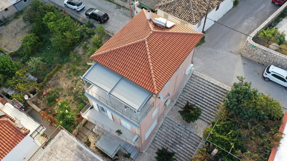 Property building, Facade/entrance, Neighbourhood, Bird's eye view, Street view, Location, Parking
