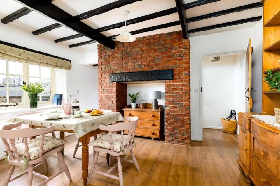 Yew Tree Cottage Farm Stay Sleeps 4 House in England