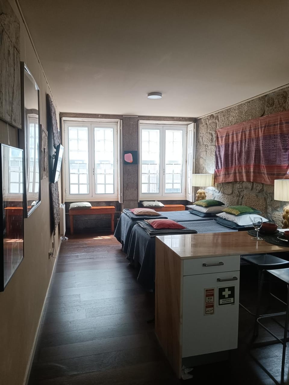 Bed, TV and multimedia, Photo of the whole room
