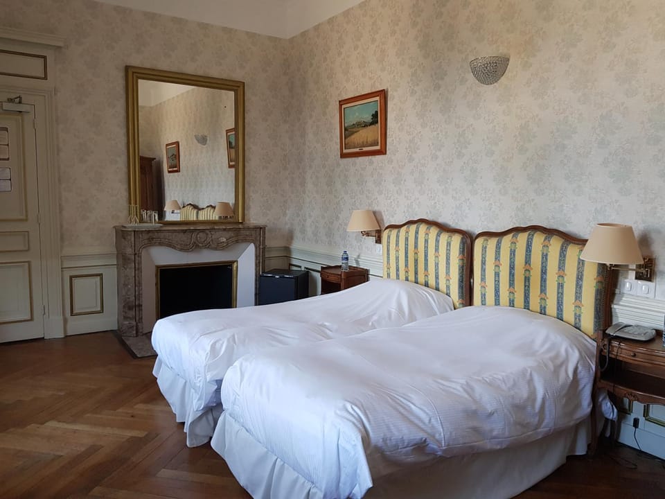 Bed, Photo of the whole room, Cycling