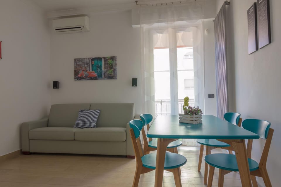 Communal lounge/ TV room, Living room, Dining area