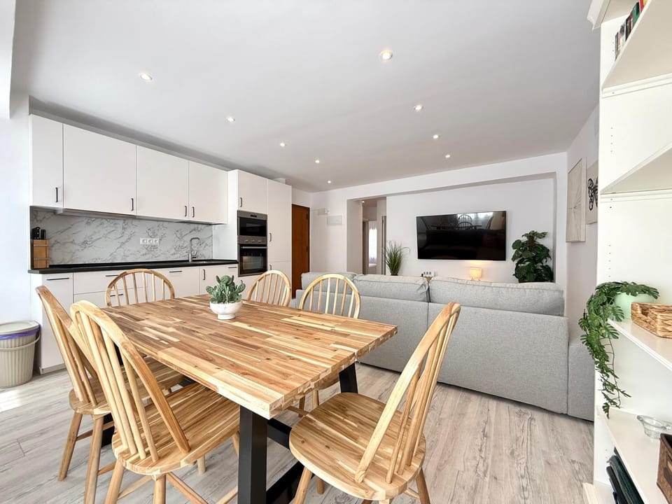 TV and multimedia, Kitchen or kitchenette, Living room, Dining area